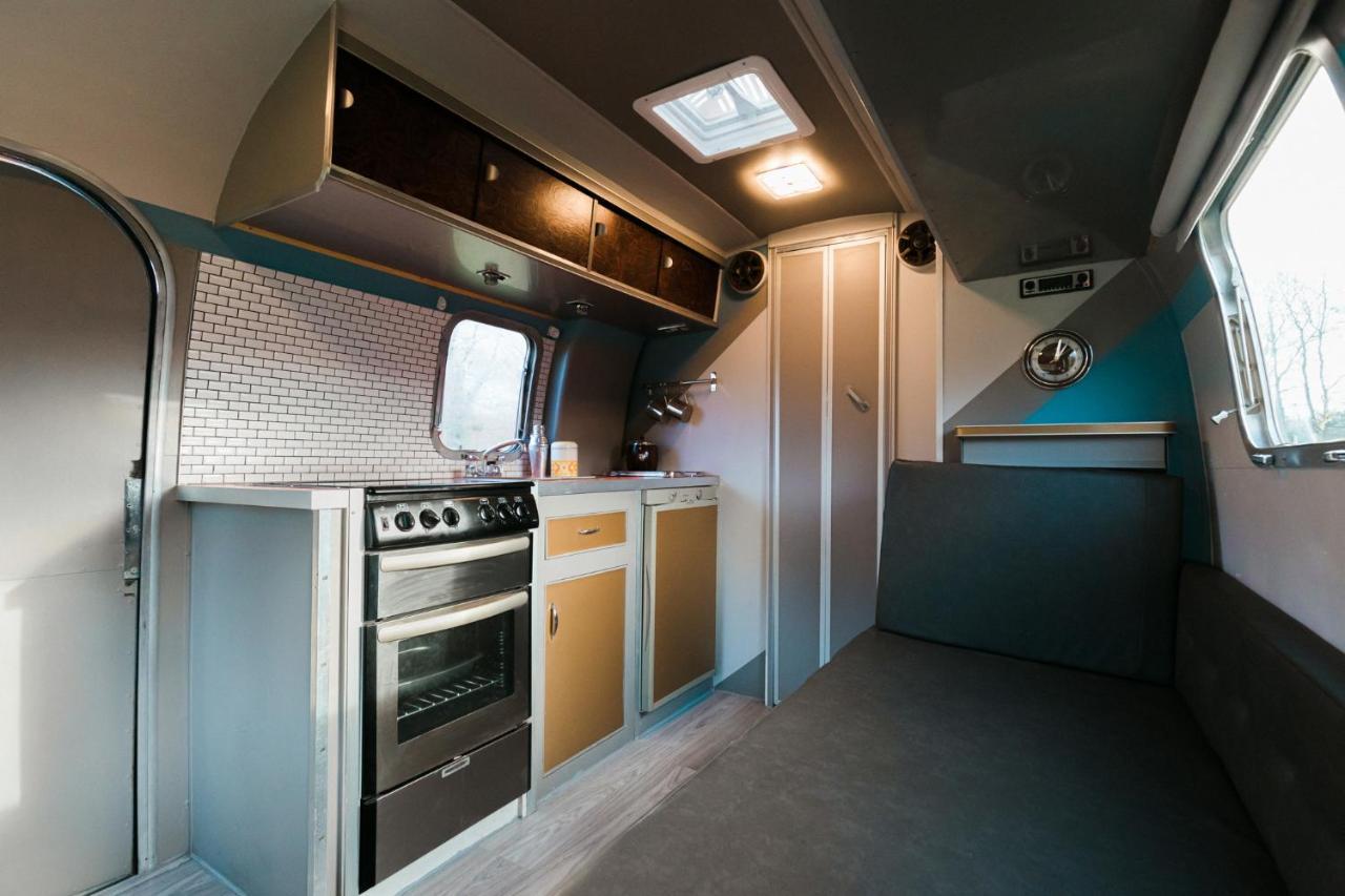 Silver Airstream Glamping & Rental Chichester Exterior foto