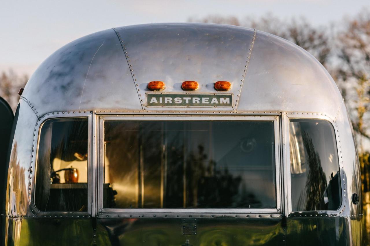 Silver Airstream Glamping & Rental Chichester Exterior foto