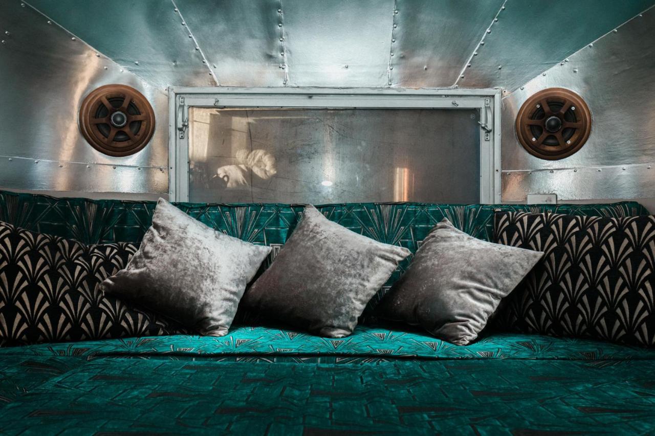 Silver Airstream Glamping & Rental Chichester Exterior foto