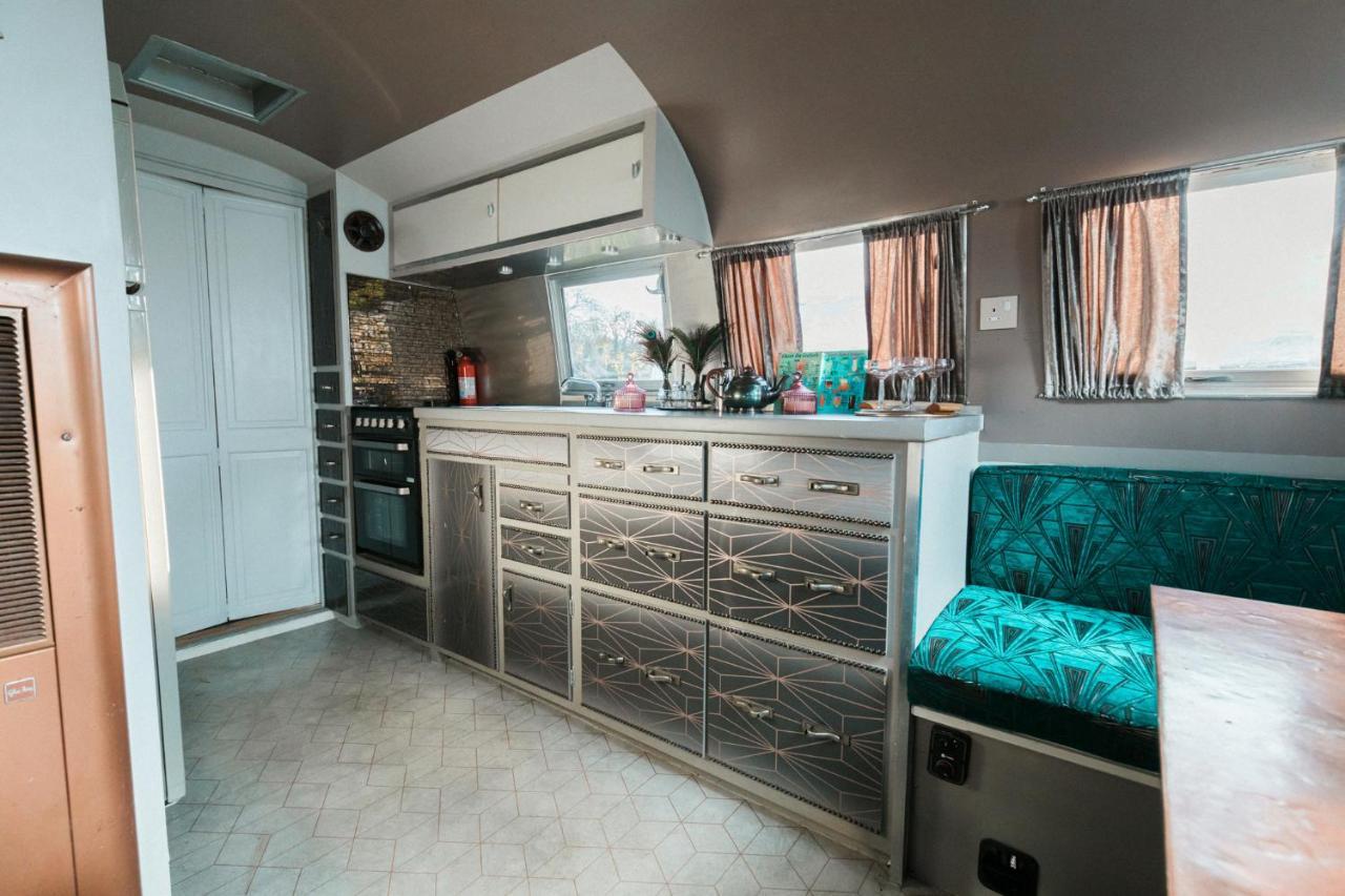 Silver Airstream Glamping & Rental Chichester Exterior foto