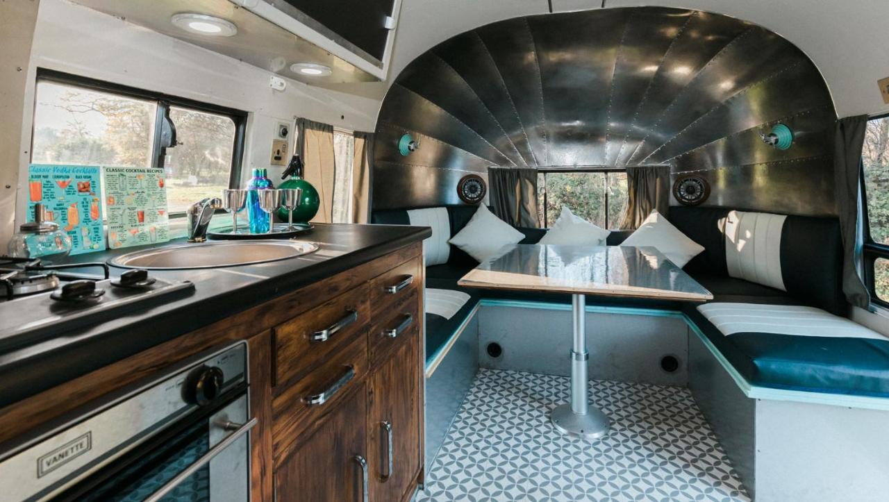 Silver Airstream Glamping & Rental Chichester Exterior foto