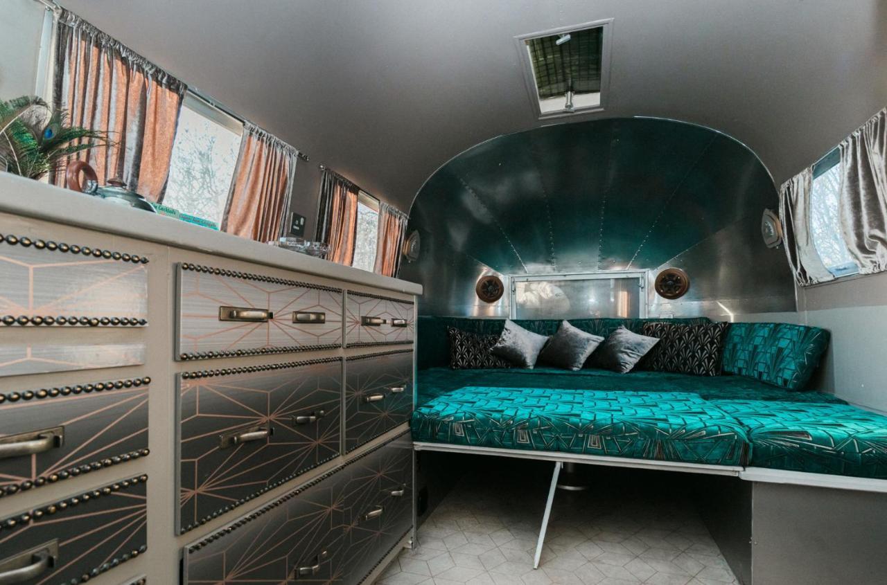 Silver Airstream Glamping & Rental Chichester Exterior foto