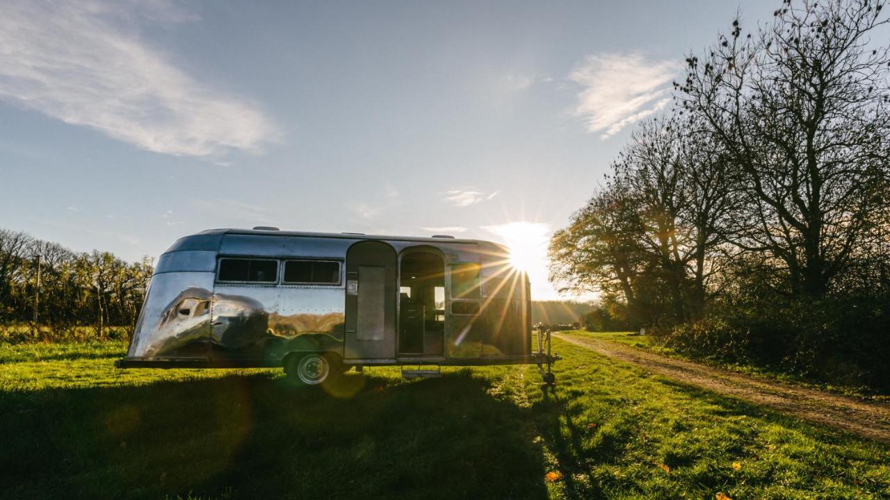 Silver Airstream Glamping & Rental Chichester Exterior foto