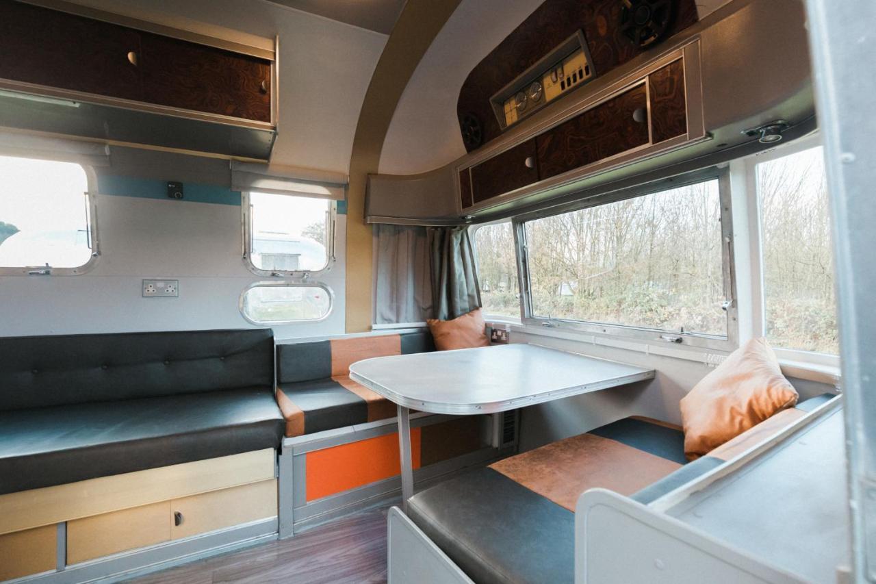 Silver Airstream Glamping & Rental Chichester Exterior foto