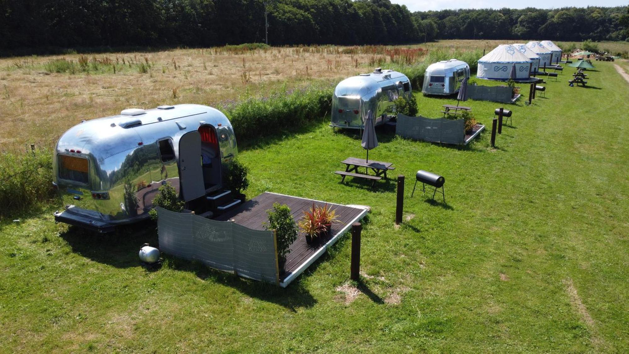 Silver Airstream Glamping & Rental Chichester Exterior foto